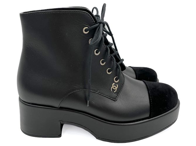 Chanel Stivali piatti in pelle e velluto CC 41 neri Nero - vista 5