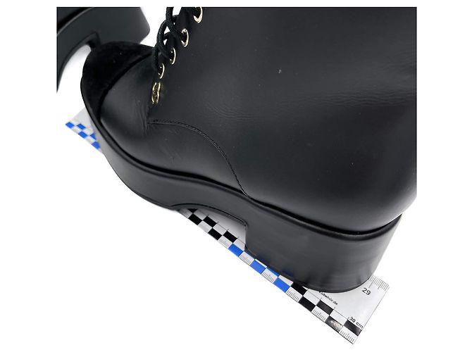 Chanel Stivali piatti in pelle e velluto CC 41 neri Nero - vista 8
