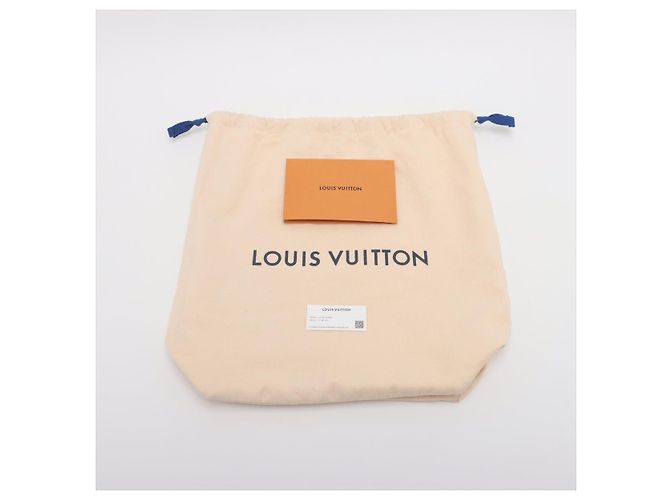 Louis Vuitton Borsa Capucines BB in pelle Taurillon nera a 2 modi Nero - vista 13