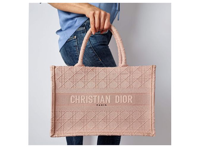 Dior Mittelgroße bestickte Canvas-Tasche Book Tote in Pink - Ansicht 3