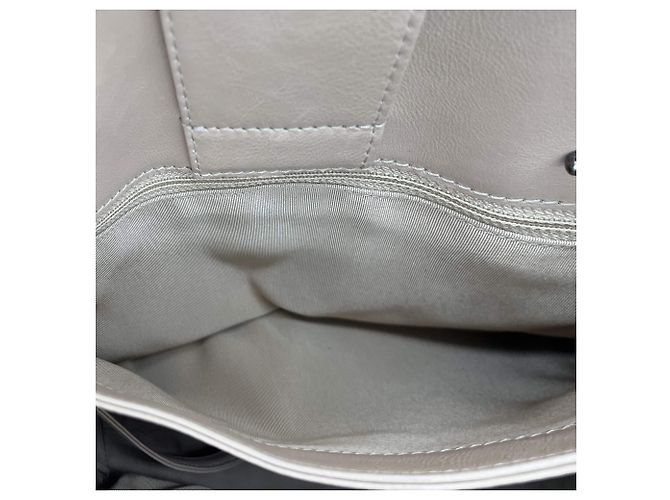 Chanel Borsa tote trapuntata Boy Reverso beige - vista 15