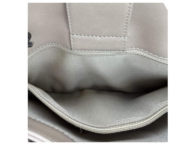 Chanel Borsa tote trapuntata Boy Reverso beige - vista 16
