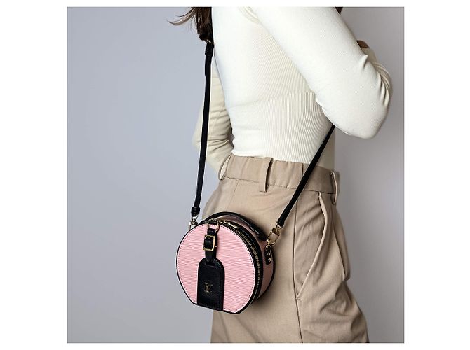 Louis Vuitton Scatola Cappello Epi Pelle 2-Vie Crossbody Rosa & Nero - vista 2