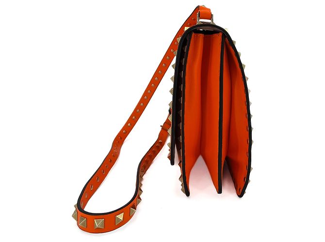 Valentino Garavani Bolsa de ombro com aba 2 vias em couro de bezerro Rockstud laranja neon - vista 7