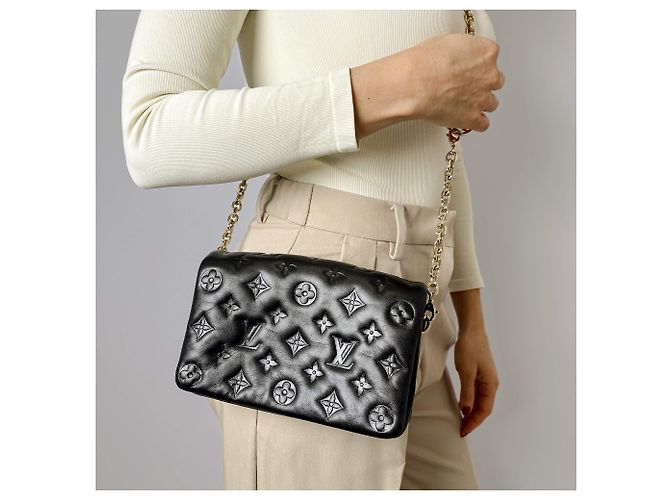 Coussin Louis Vuitton Cuscino Pochette Monogramma Embossato Pelle 3 Modi Messenger Crossbody Nero - vista 3