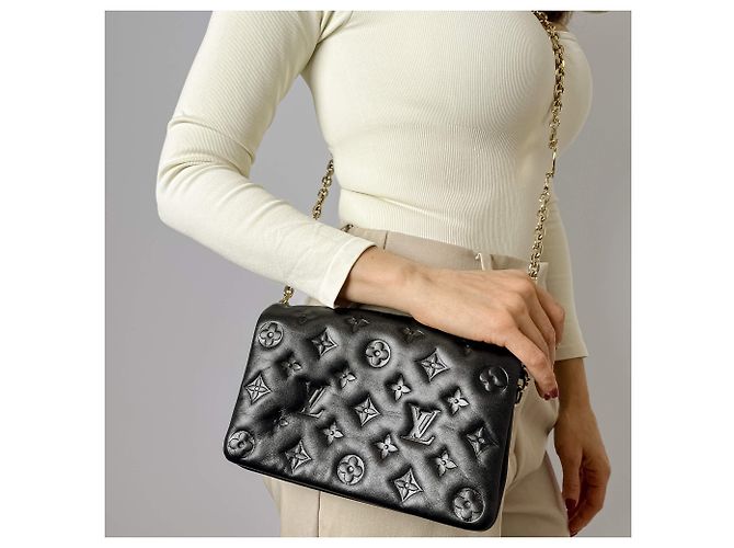 Coussin Louis Vuitton Cuscino Pochette Monogramma Embossato Pelle 3 Modi Messenger Crossbody Nero - vista 5