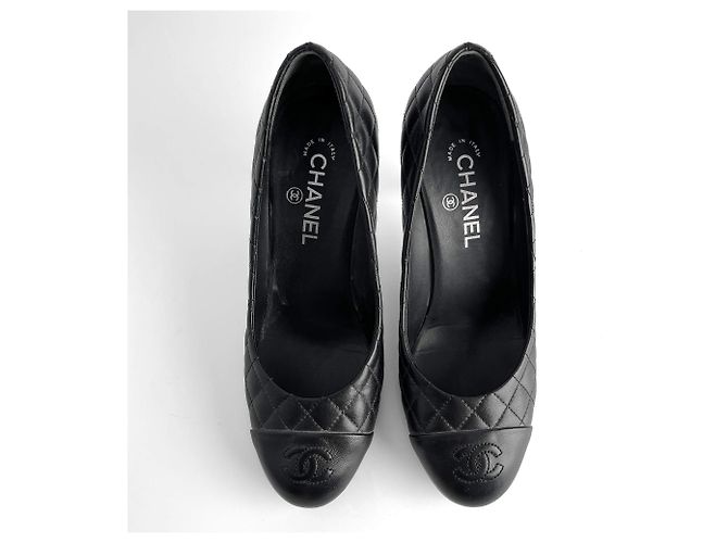 Timeless Chanel Kap-Toe Steppleder High Heel Pumpe 39 1/2 C Schwarz - Ansicht 3