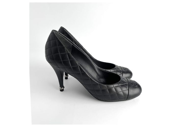 Timeless Chanel Kap-Toe Steppleder High Heel Pumpe 39 1/2 C Schwarz - Ansicht 5