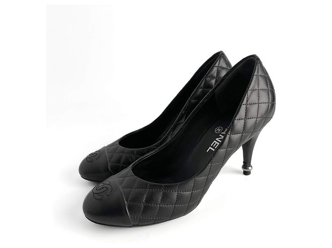 Timeless Chanel Kap-Toe Steppleder High Heel Pumpe 39 1/2 C Schwarz - Ansicht 6