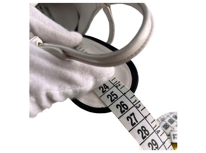 Timeless Chanel Décolleté in pelle con punta a cappuccio 40 C beige e nero Multicolore - vista 10