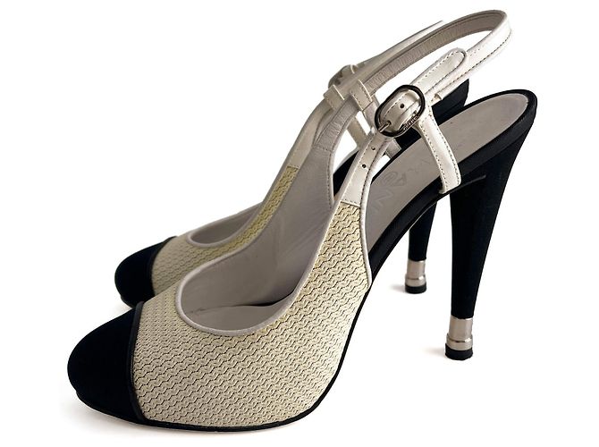 Timeless Chanel Décolleté in pelle con punta a cappuccio 40 C beige e nero Multicolore - vista 4