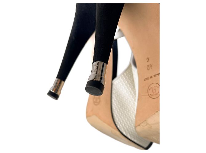Timeless Chanel Décolleté in pelle con punta a cappuccio 40 C beige e nero Multicolore - vista 8