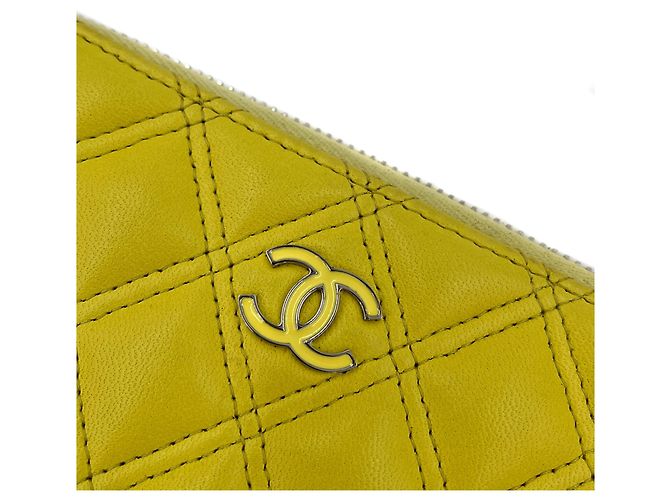Timeless Chanel Langer Reißverschluss-Geldbeutel aus gestepptem Lammleder in Gelb - Ansicht 11