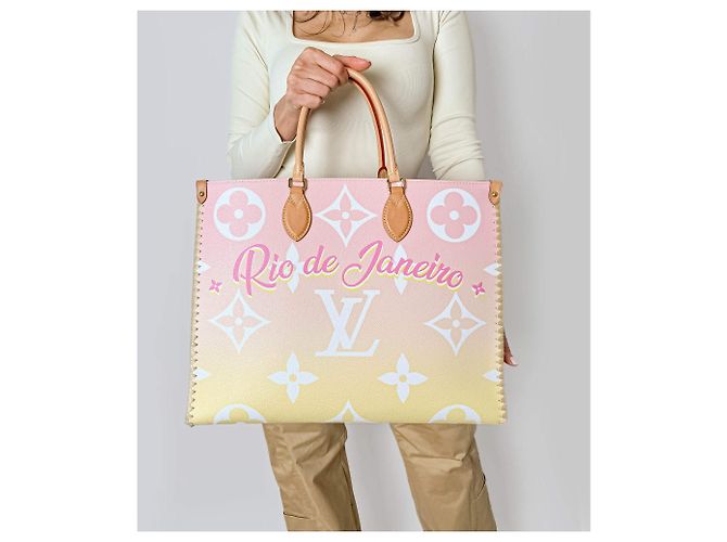 Louis Vuitton Onthego GM Par le Sac de Plage en Toile Monogram Géant Multicolore - vue 2