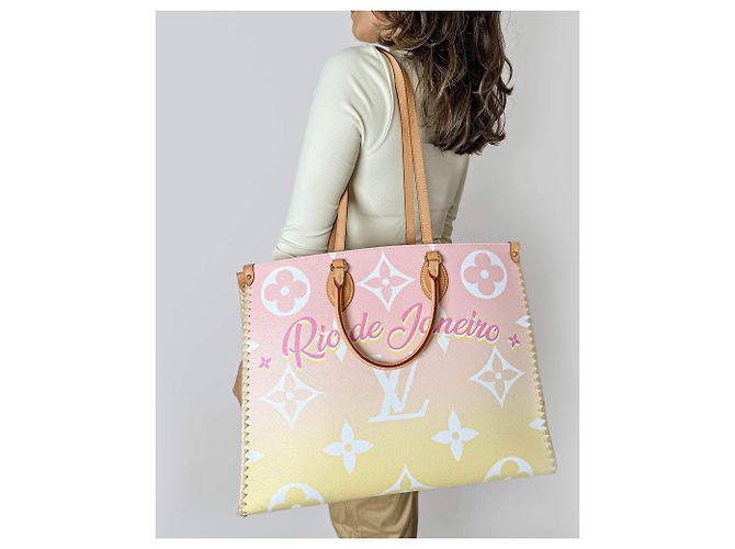 Louis Vuitton Onthego GM Par le Sac de Plage en Toile Monogram Géant Multicolore - vue 3