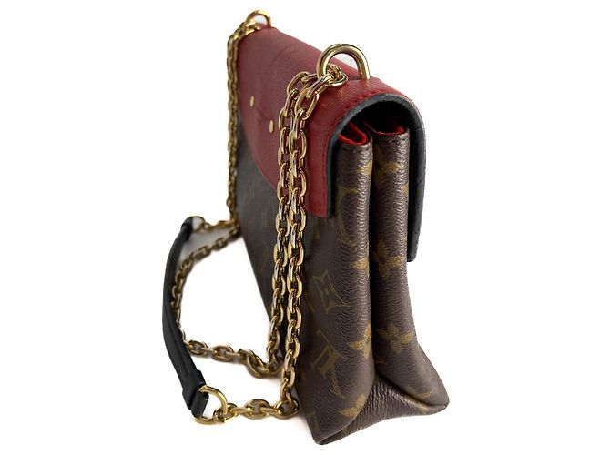 Louis Vuitton Saint Placide Borsa a tracolla in pelle con patta Monogram Rosso - vista 4