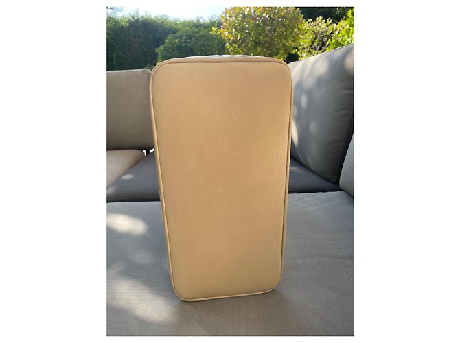 CHANEL – Vintage Medaillon Tasche aus beigem Leder, schick und zeitlos - Ansicht 10