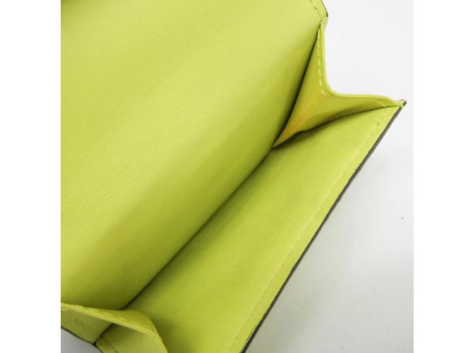 Billetera Compacta Discovery Taigarama Louis Vuitton Amarillo - vista 4