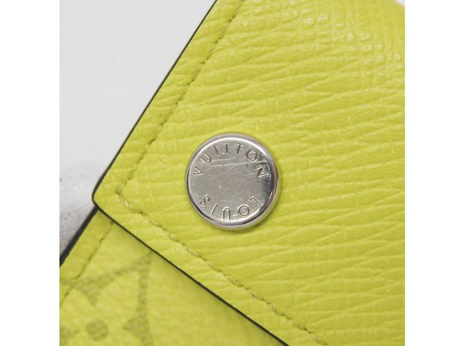 Billetera Compacta Discovery Taigarama Louis Vuitton Amarillo - vista 9