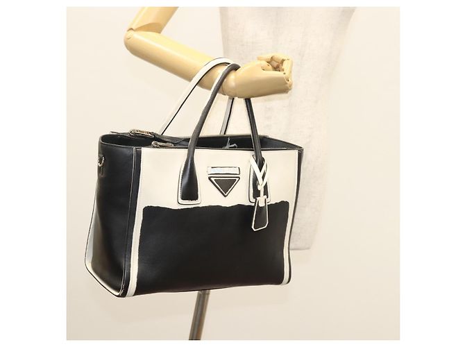 PRADA Borsa a mano in pelle nera e bianca Auth 122125 Nero Bianco - vista 27