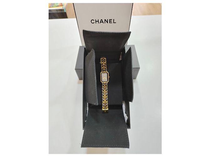 Orologio Chanel Première oro e pelle nera D'oro - vista 3