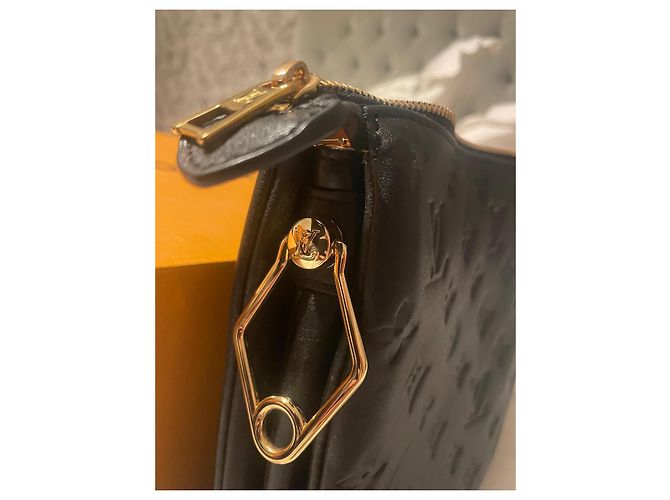 Bucket Louis Vuitton Cushion MM Nera in pelle di agnello Nero - vista 12
