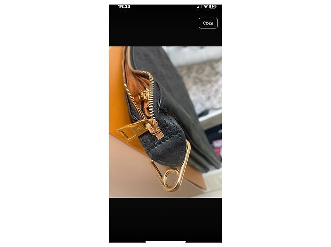 Bucket Louis Vuitton Cushion MM Nera in pelle di agnello Nero - vista 2
