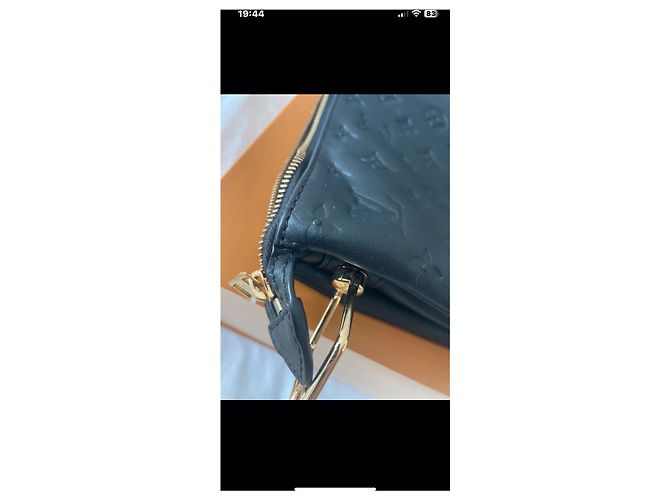 Bucket Louis Vuitton Cushion MM Nera in pelle di agnello Nero - vista 3