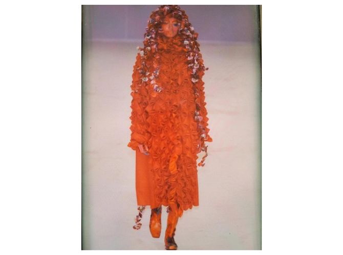 Abrigo largo origami Issey Miyake Roja - vista 18