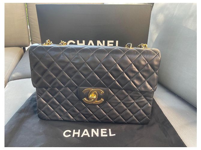 2.55 Chanel Borsa classica Maxi Jumbo in agnello trapuntato nero - vista 2