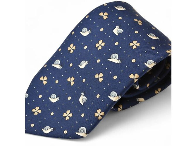 Cravatta Hermès in seta blu con motivo lumaca e trifoglio - vista 2