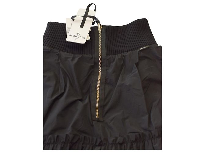 Saia mini de chiffon de nylon preto Moncler NWT com camadas e babados, tamanho cintura elástica 44 - vista 6