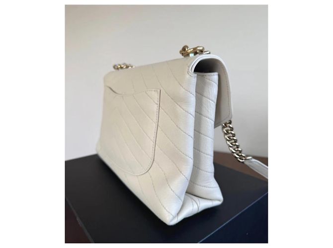 Bolso Chanel Coco Chevron Mediano Blanco Blanco roto - vista 3