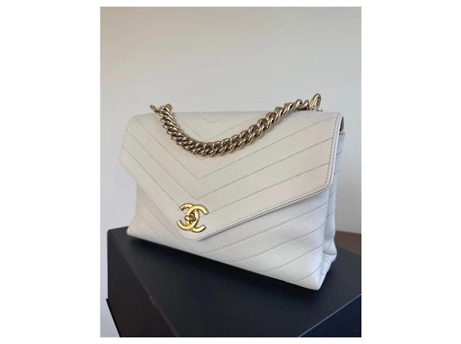 Bolso Chanel Coco Chevron Mediano Blanco Blanco roto - vista 4