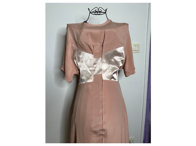 Pastellrosa Abendkleid, aus Seide, neu mit Etikett Größe 40 Rochas - Ansicht 2