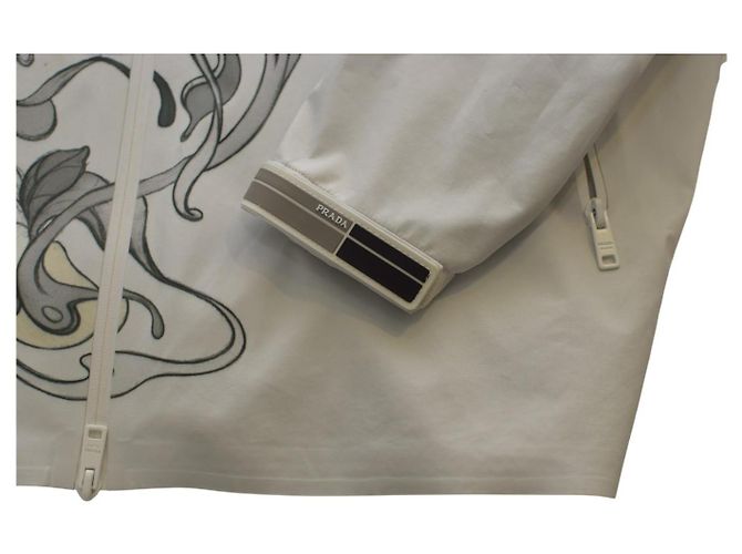 Giacca trench stampata PRADA grigio chiaro, impermeabile e antivento con cappuccio taglia 44 - vista 10