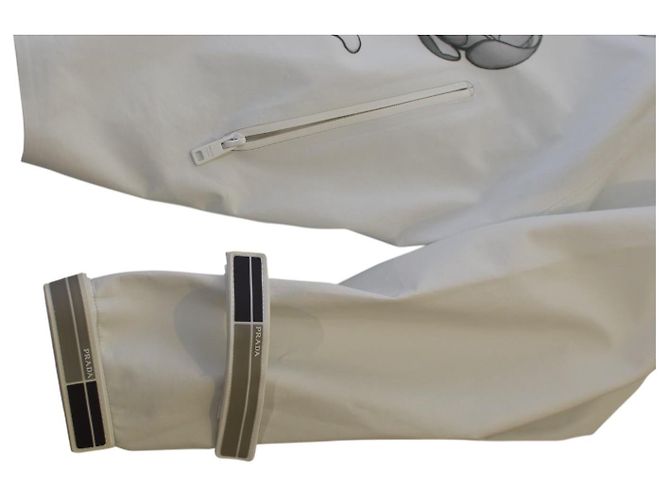 Giacca trench stampata PRADA grigio chiaro, impermeabile e antivento con cappuccio taglia 44 - vista 12