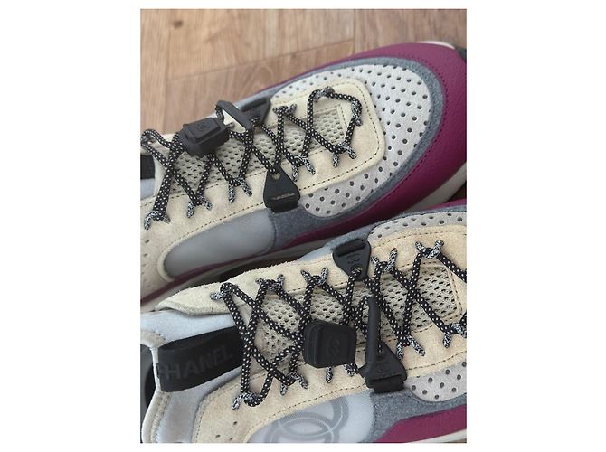 Cambon Sneakers Chanel in pelle rosa multicolore - vista 3