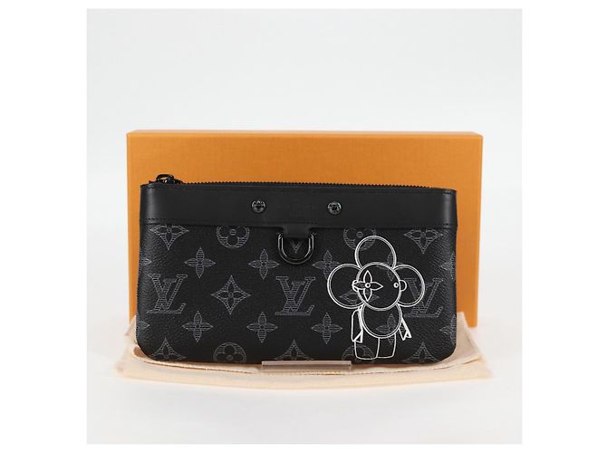 LOUIS VUITTON Eclipse Vivienne Pochette Apollo PM Pouch M62897 LV Auth 123832AM Monogramma - vista 12