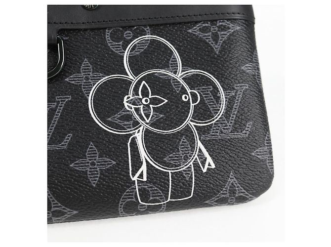 LOUIS VUITTON Eclipse Vivienne Pochette Apollo PM Pouch M62897 LV Auth 123832AM Monogramma - vista 16