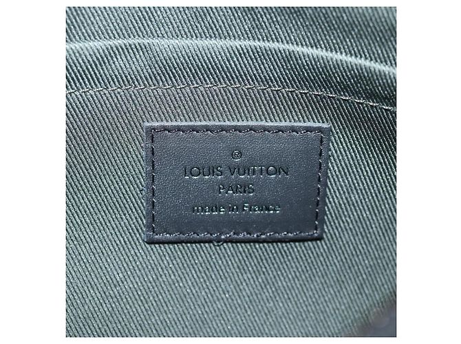 LOUIS VUITTON Eclipse Vivienne Pochette Apollo PM Pouch M62897 LV Auth 123832AM Monogramma - vista 17