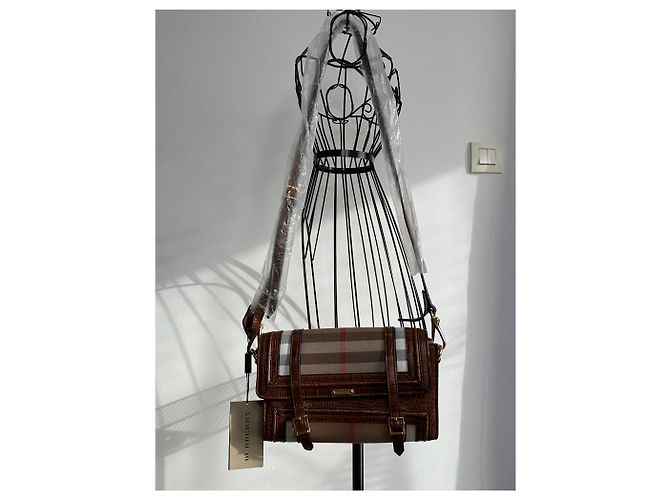 Nova bolsa Burberry Bridle Doyle com etiqueta de couro crocodilo cognac - vista 2