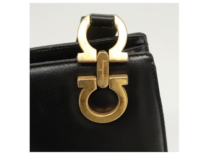 Sac à épaule Gancini en cuir noir et or Auth 124607 de Salvatore Ferragamo Doré - vue 17