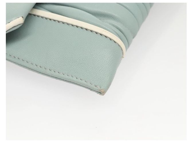 Miu Miu Matelassé Schultertasche aus Leder, hellblau, Silber authentisch 124604 - Ansicht 15