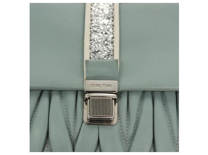 Miu Miu Matelassé Schultertasche aus Leder, hellblau, Silber authentisch 124604 - Ansicht 19