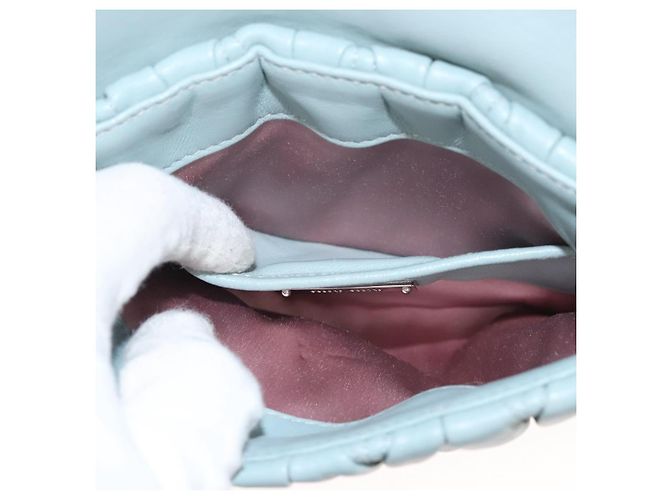 Miu Miu Matelassé Schultertasche aus Leder, hellblau, Silber authentisch 124604 - Ansicht 23