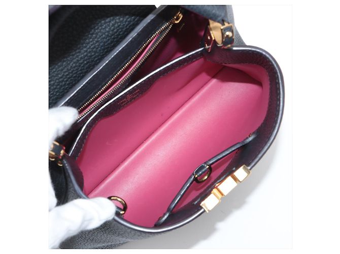 Louis Vuitton Borsa Capucines PM in pelle Taurillon nera a 2 modi Nero - vista 10