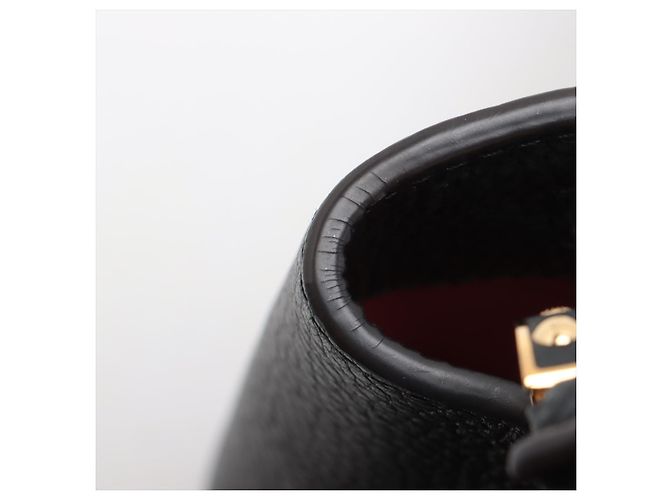 Louis Vuitton Borsa Capucines PM in pelle Taurillon nera a 2 modi Nero - vista 15