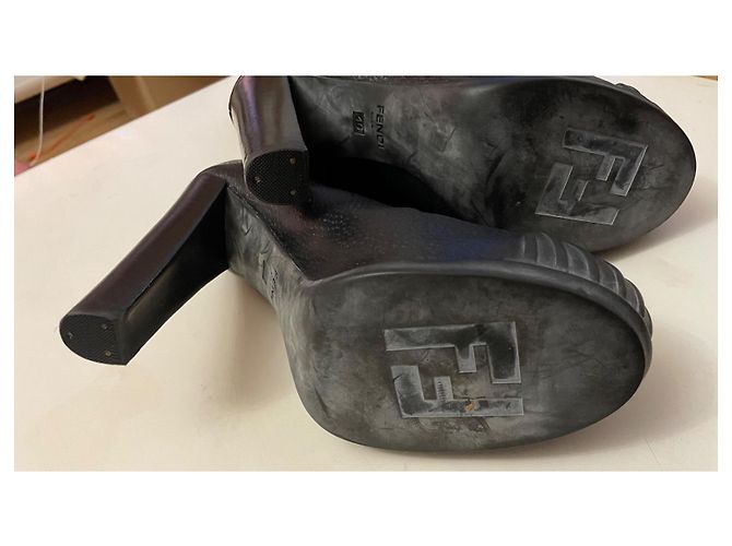 Fendi Lederstiefel schwarz - Ansicht 2