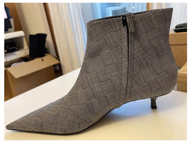 Stivaletti Balenciaga in pelle grigi e neri taglia 39 Multicolore - vista 2